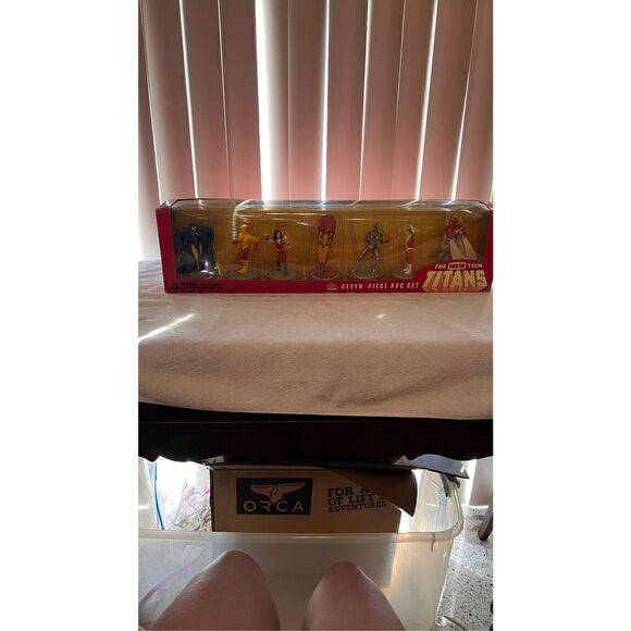 NEW DC Direct Seven - Piece PVC Set the New Teen TITANS - Picture 2 of 12